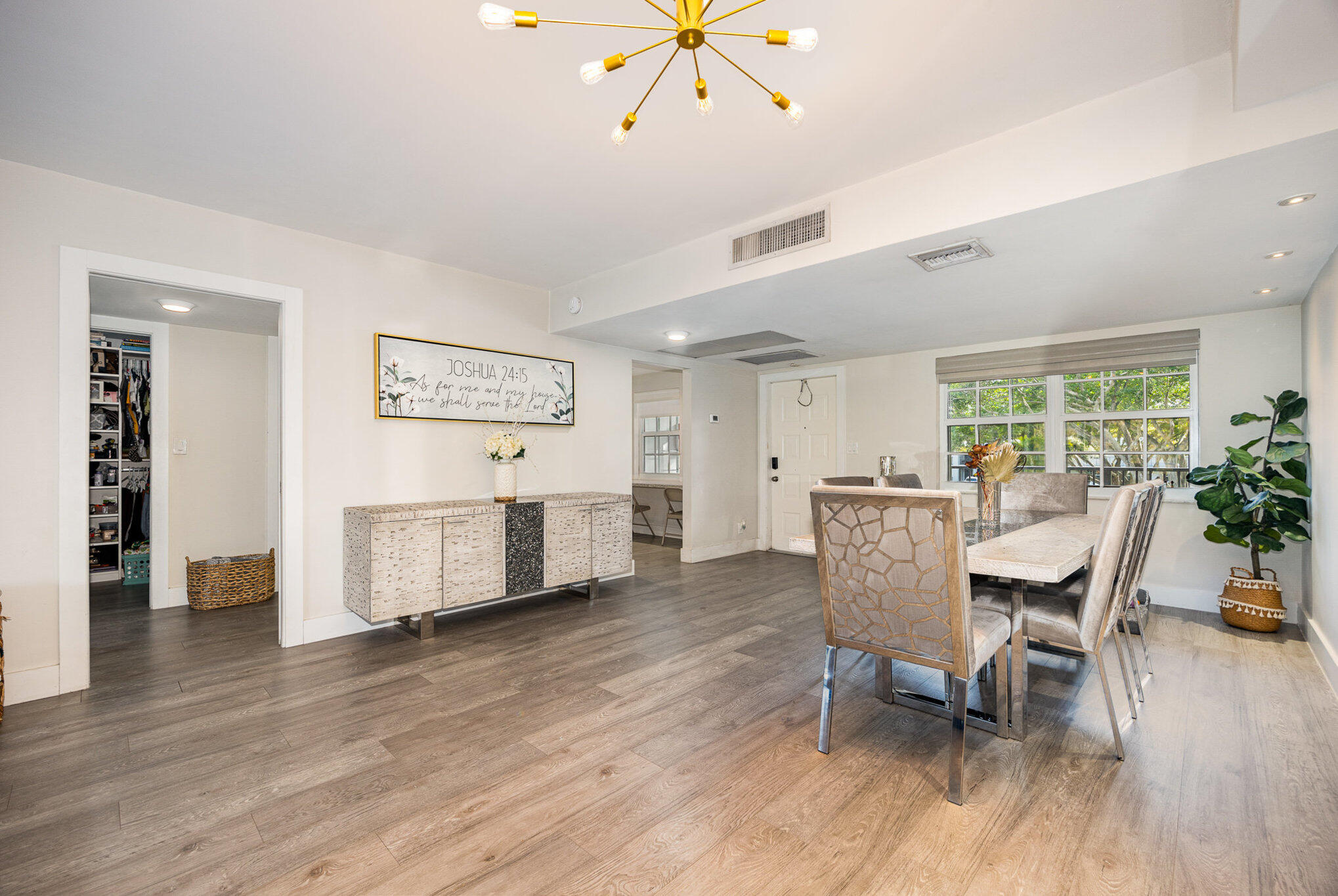 Dining Room/ Front Door