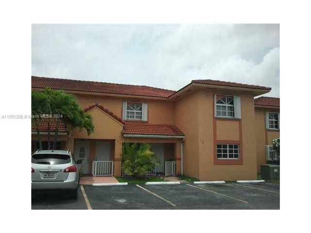 $2,300 | 3375 West 76th Street, Unit 212 | Hialeah