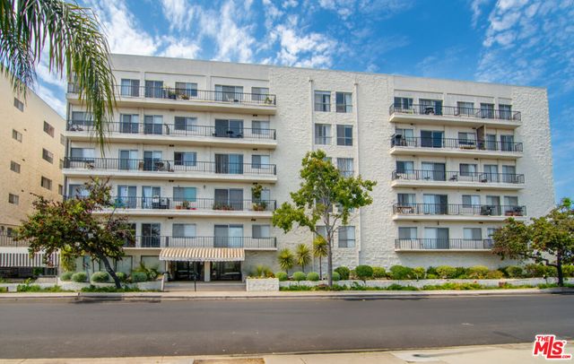 $549,000 | 1115 South Elm Drive, Unit 203 | Beverlywood