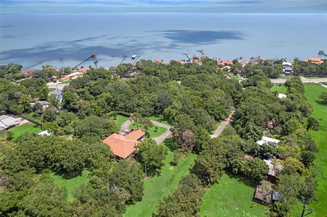 $3,200,000 | 5400 West Bayshore Drive | Bacliff