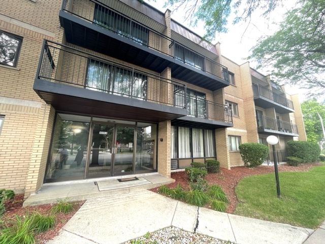 $95,000 | 10002 South Pulaski Road, Unit 308 | Oak Lawn