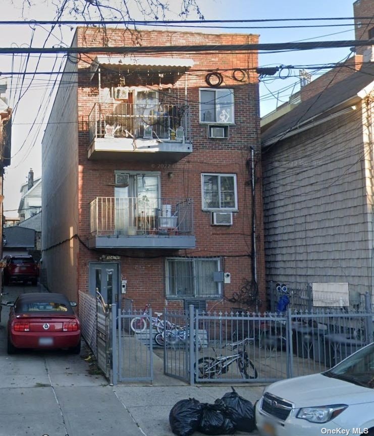 a car parked in front of a building