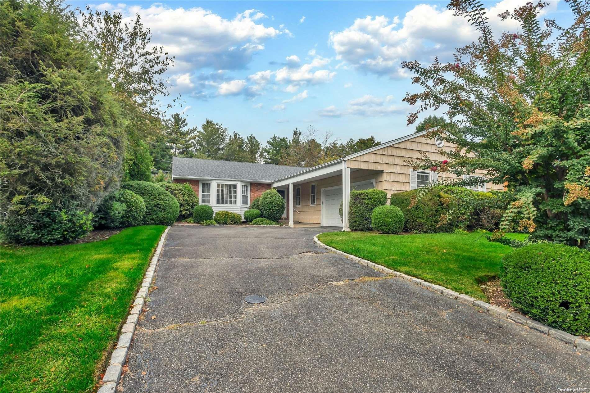 a view of a yard in front of house