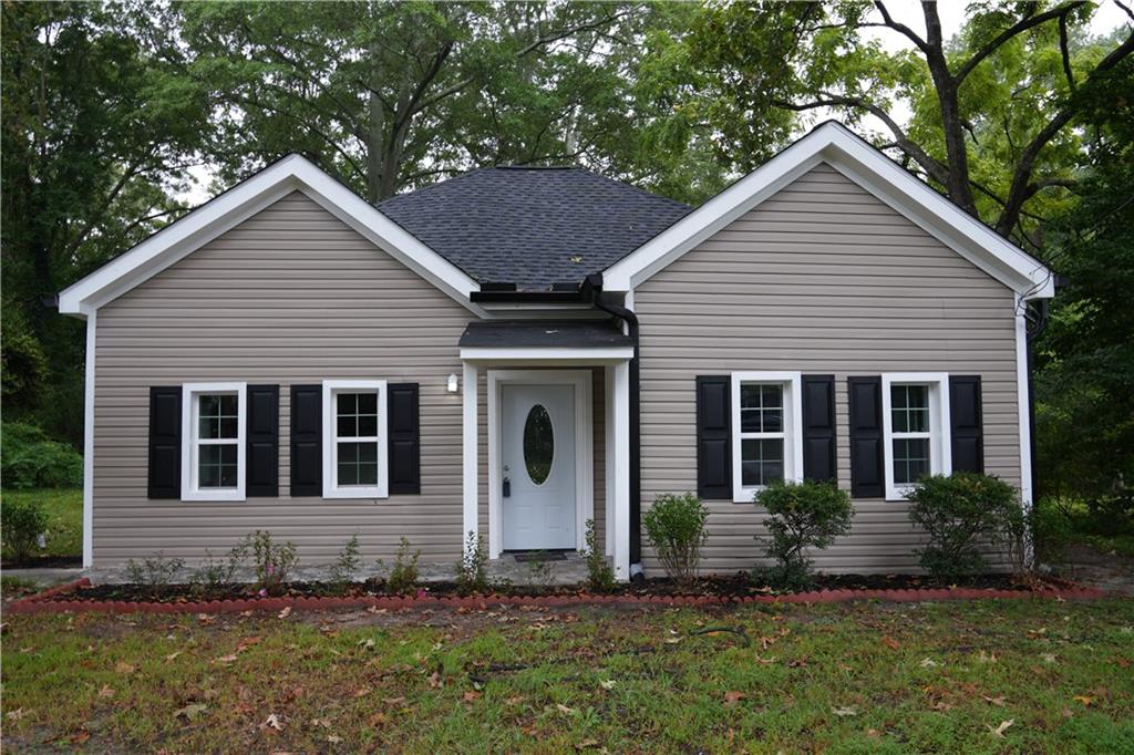 a view of front of a house with a yard