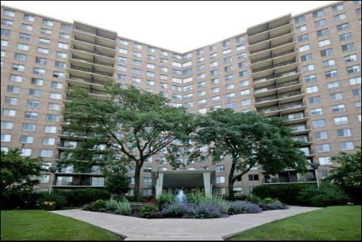 $179,900 | 7033 North Kedzie Avenue, Unit 504 | West Rogers Park