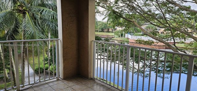 $2,550 | 3874 Lyons Road, Unit 3026 | Palm Beach Farms