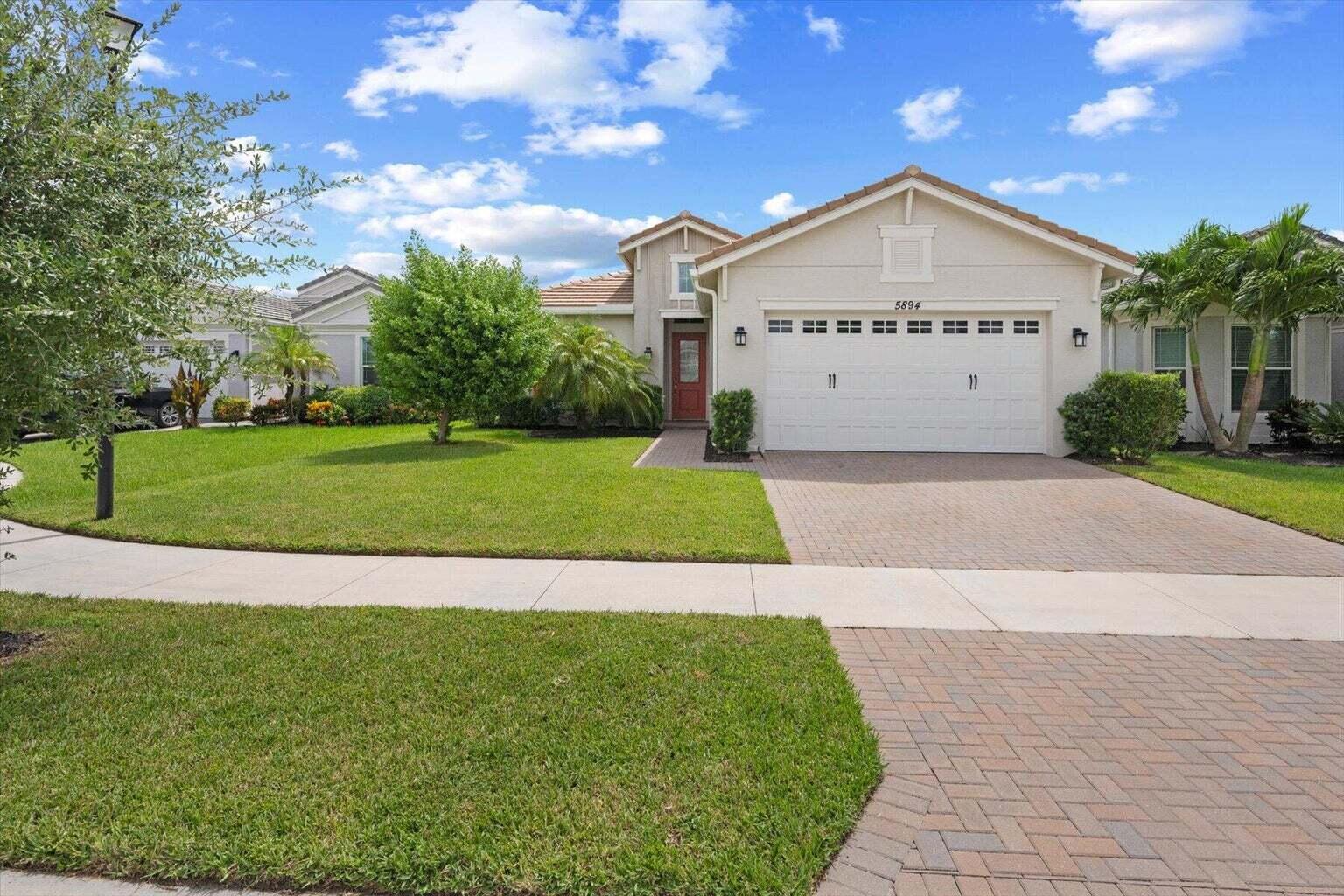 a view of a house with a yard