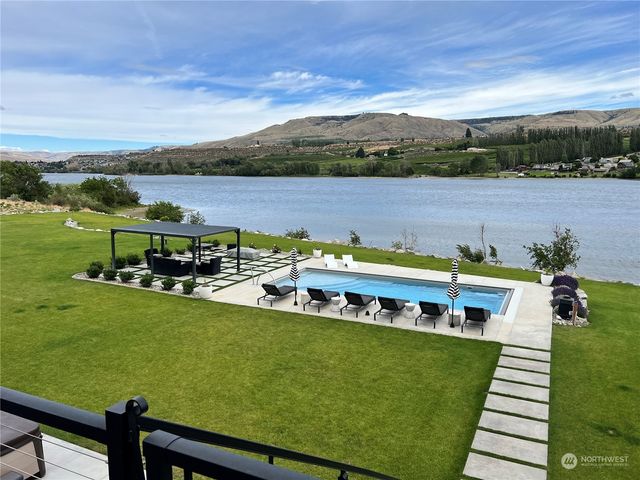 $1,099,000 | 138 Coles View Lane