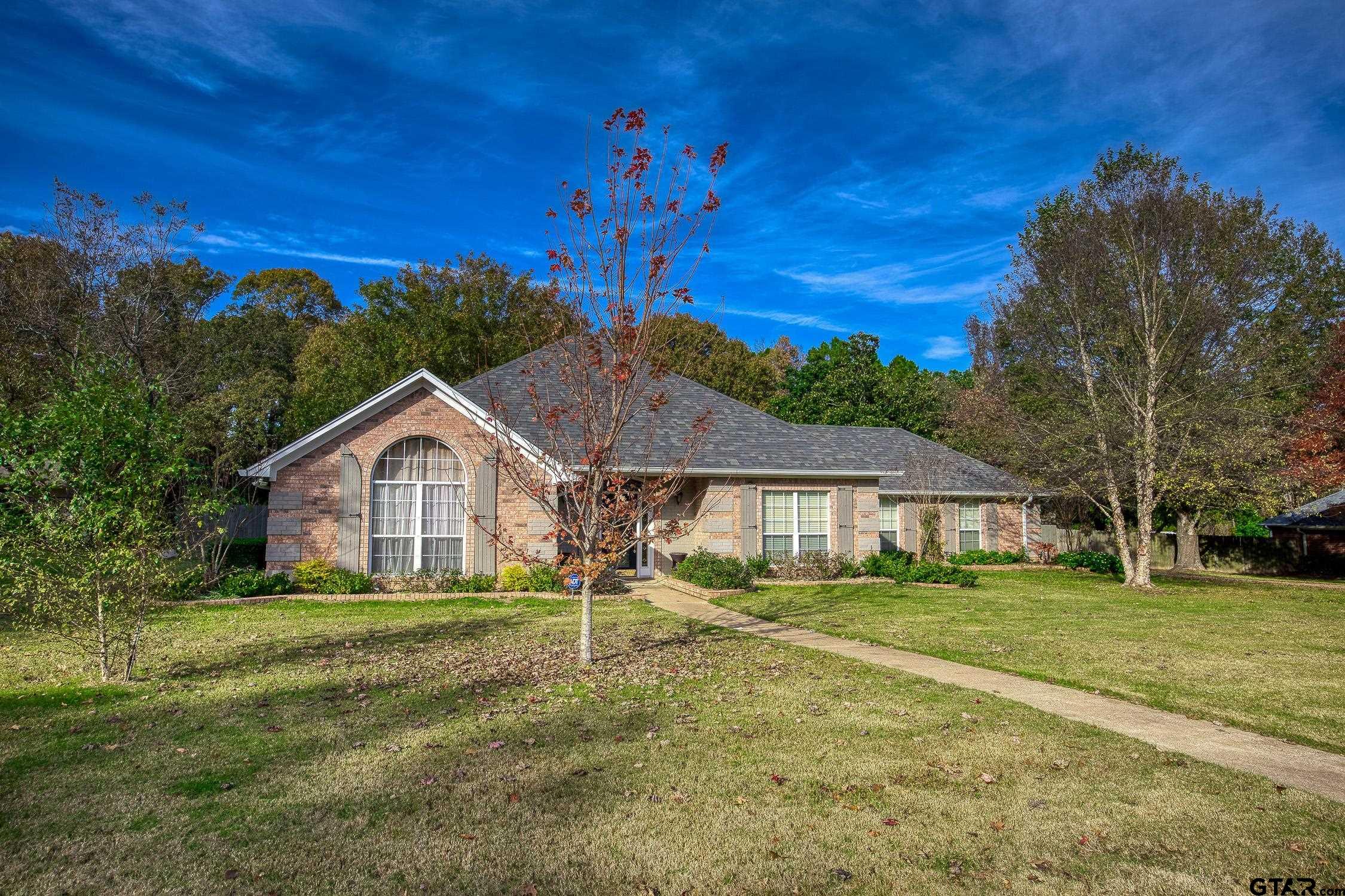 a view of a house with a big yard