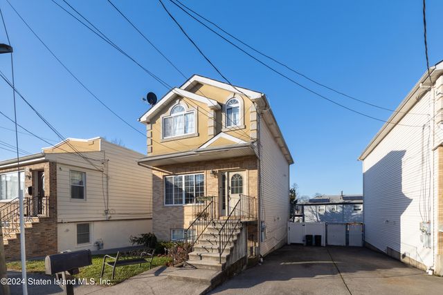 $829,000 | 8 Roosevelt Avenue | Willowbrook