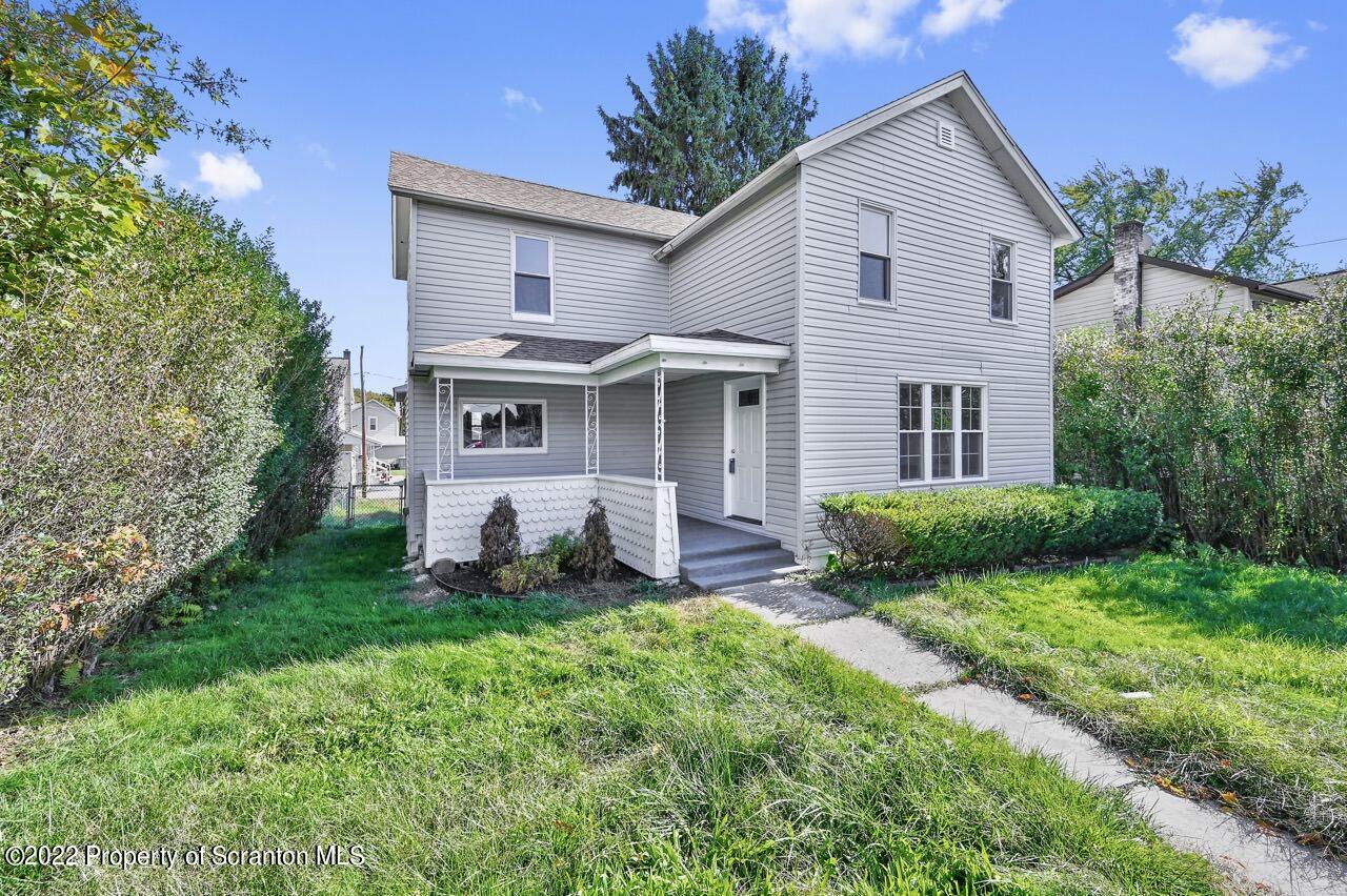 a view of a yard in front of house