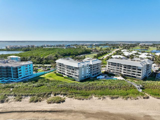 $595,000 | 379 Northeast Tradewind Lane, Unit 1105 | Hutchinson Island South