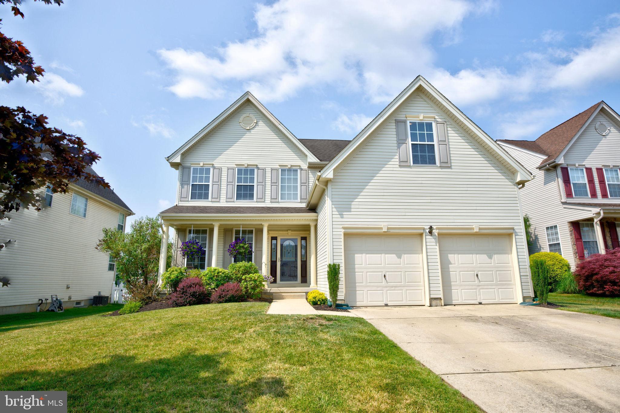 a view of a yard in front of a house