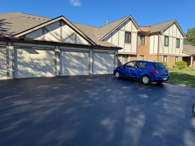 $265,000 | 1008 Kevin Circle, Unit 2 | Deerpath Manor