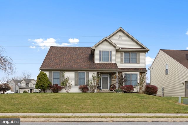 $399,900 | 317 Oak Leaf Lane | East Lampeter Township - Lancaster County