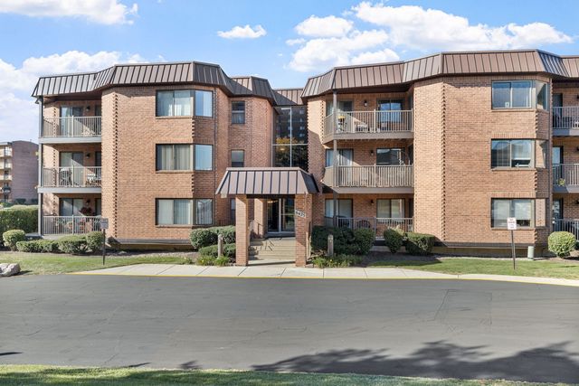 $255,000 | 6425 Clarendon Hills Road, Unit 105 | Willowbrook Village