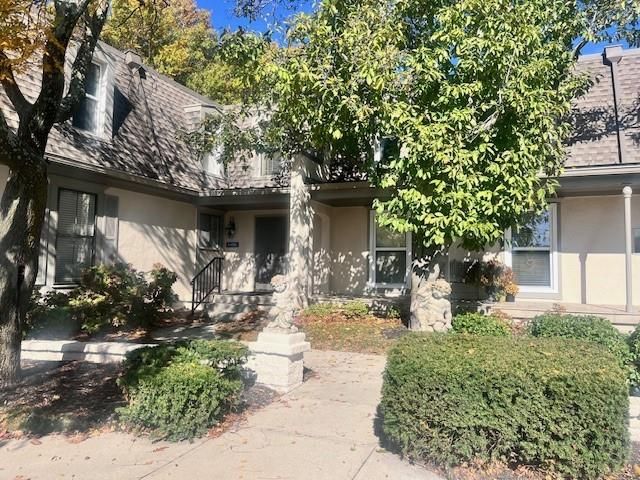 $275,000 | 6650 West 109th Street, Unit B | The Tuileries