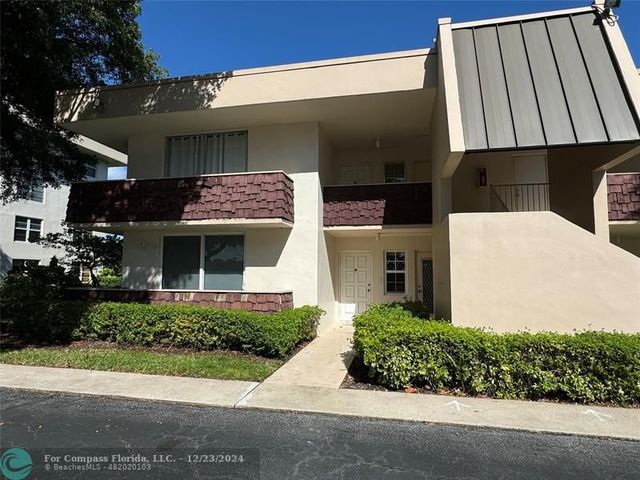 $319,900 | 2601 South Palm Aire Drive, Unit 112 | Palm Aire