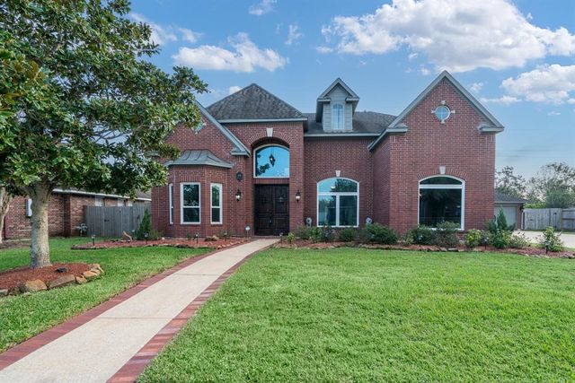 $750,000 | 1708 Country Club Drive | Friendswood