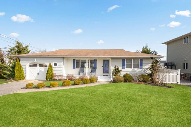 $1,299,000 | 13 Marlin Road | East Quogue