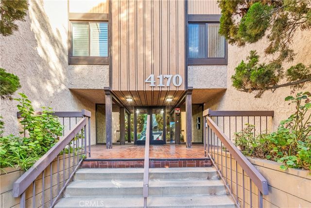 $448,800 | 4170 Elm Avenue, Unit 313 | Bixby Knolls