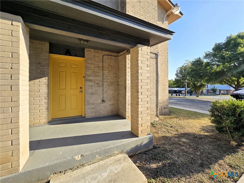 a view of entrance door of the house