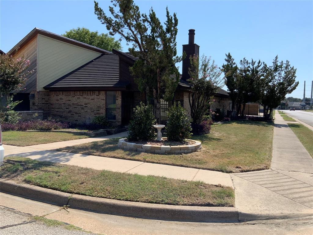 a view of a house with garage