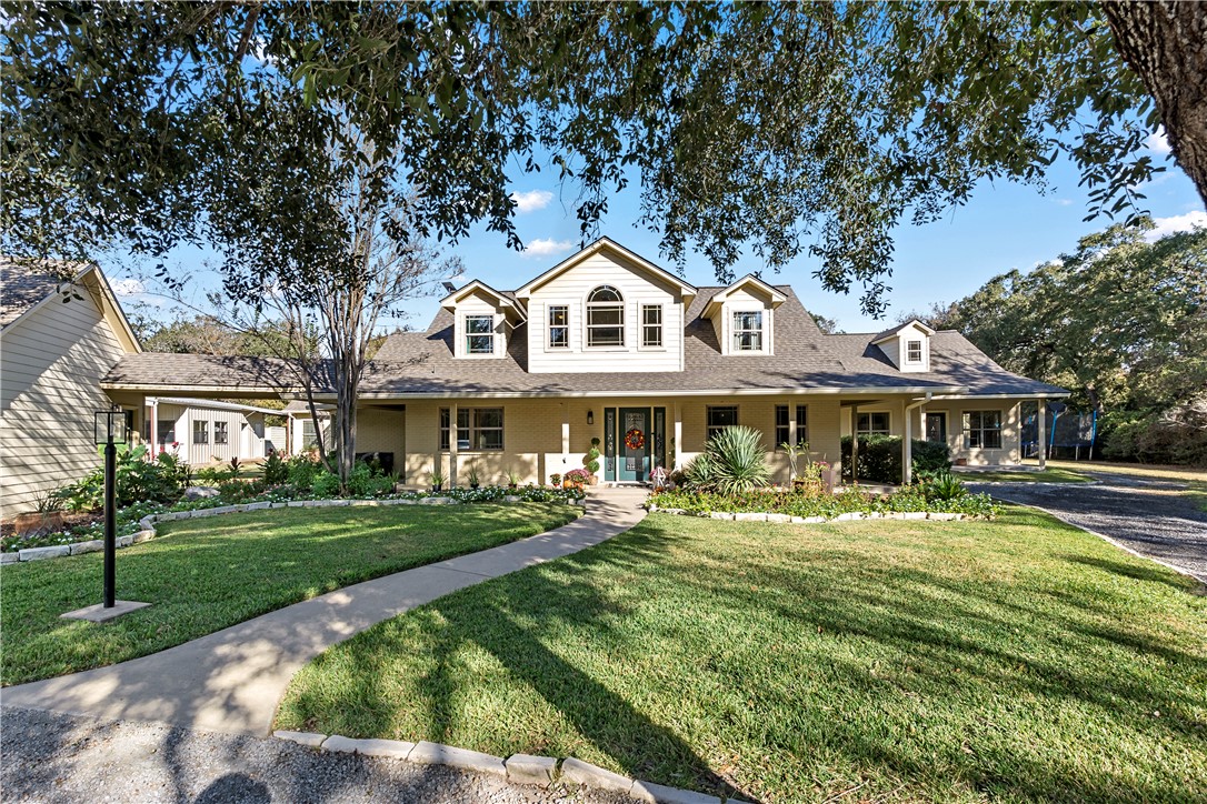 View of front of property featuring a front yard a