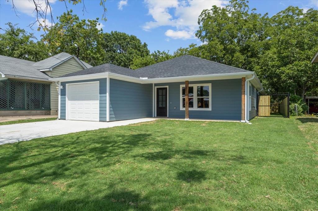 a house that is sitting in the grass