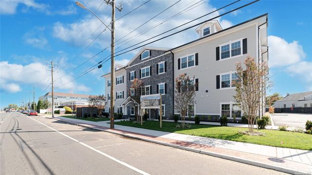 $3,300 | 776 Fulton Street, Unit 2F | Farmingdale Village