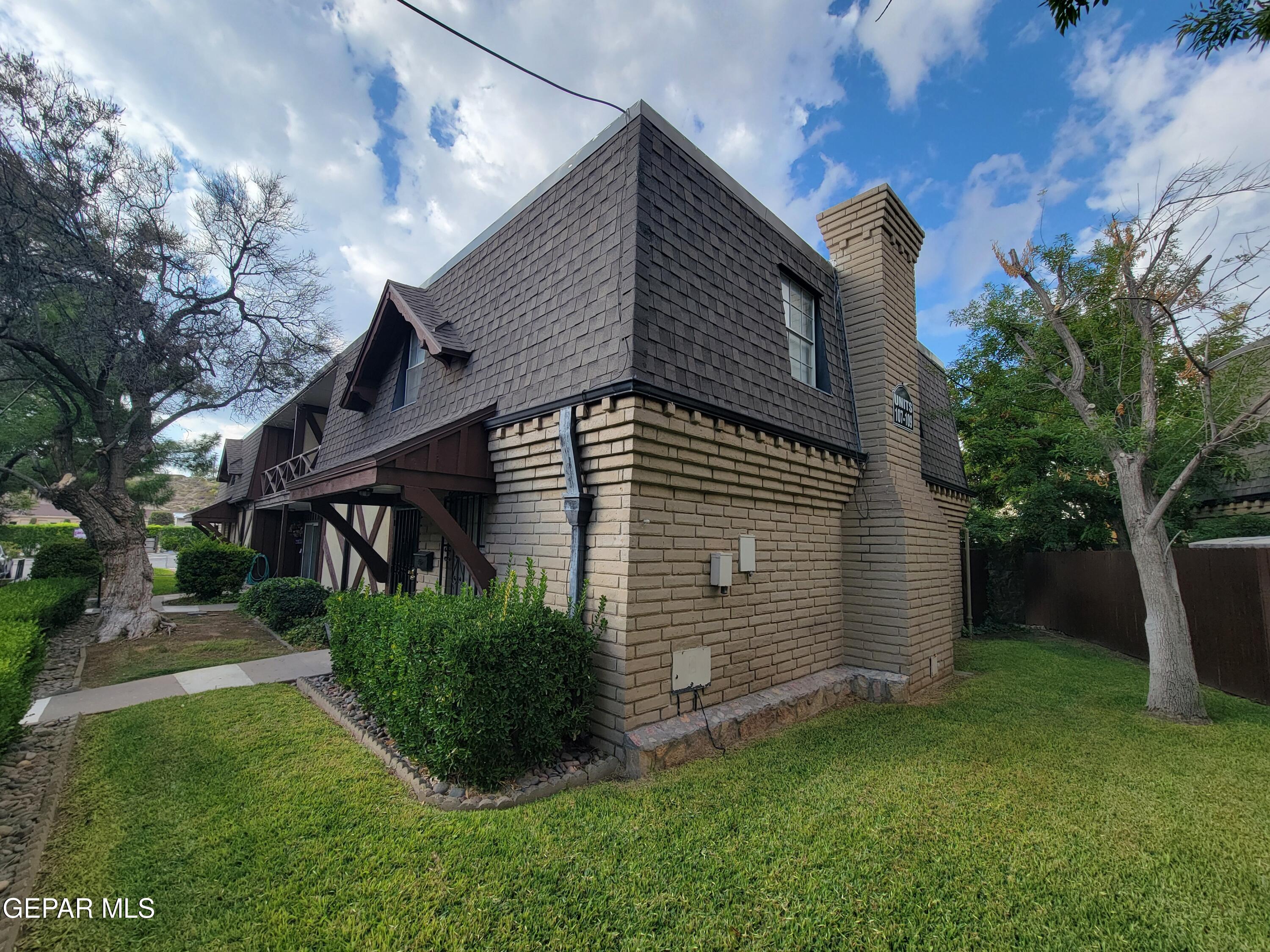 a view of a house with a yard