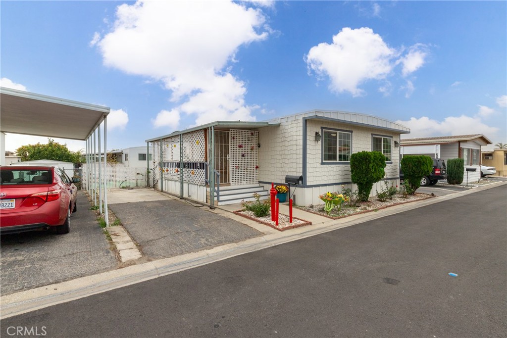 a view of a car park in front of house