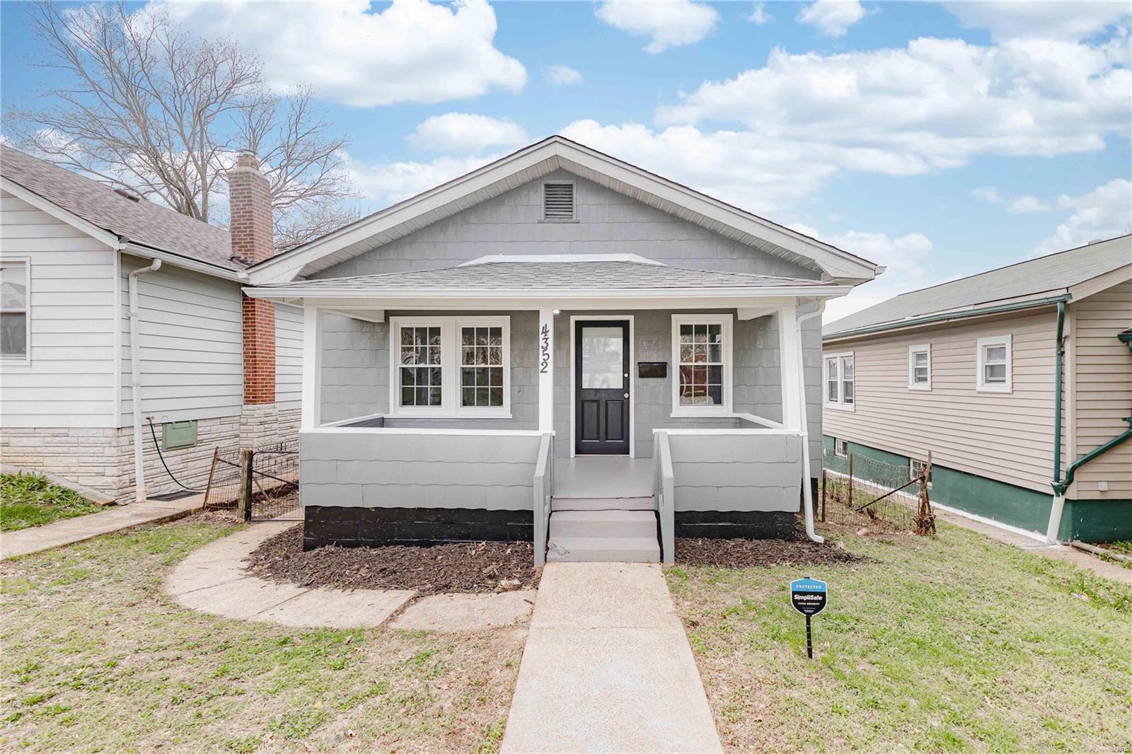 4352 Chippewa Street St. Louis MO 63116 Compass