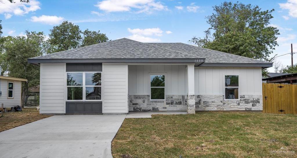 View of front of home featuring a front lawn