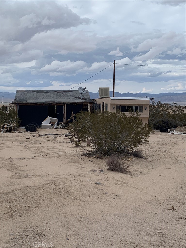 a view of roof with roof