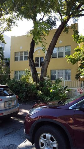 $1,950 | 1550 Drexel Avenue, Unit 106 | Flamingo-Lummus