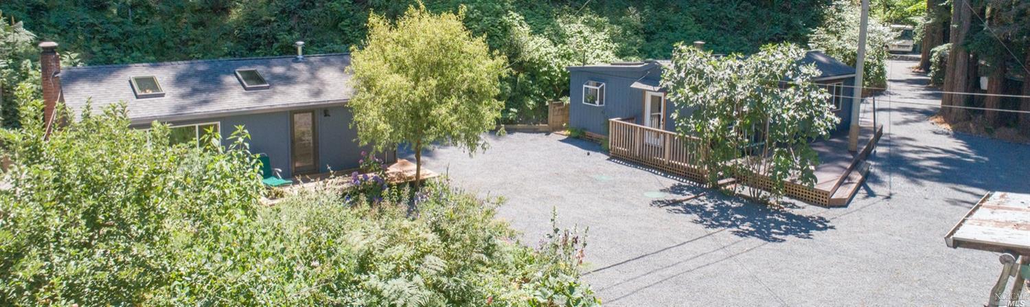 a view of a house with a yard and plants