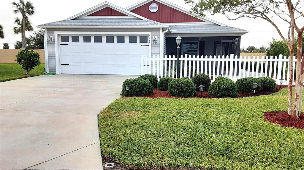 a view of a house with backyard and garden