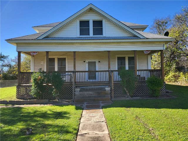 $254,900 | 426 North Houston Street | Lorena