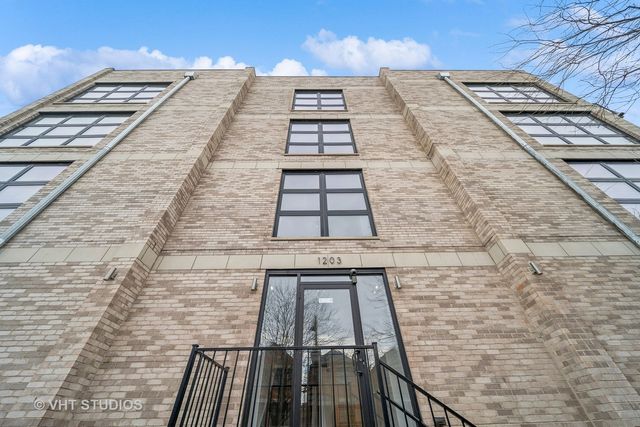 $595,000 | 1203 East 46th Street, Unit 1S | Kenwood