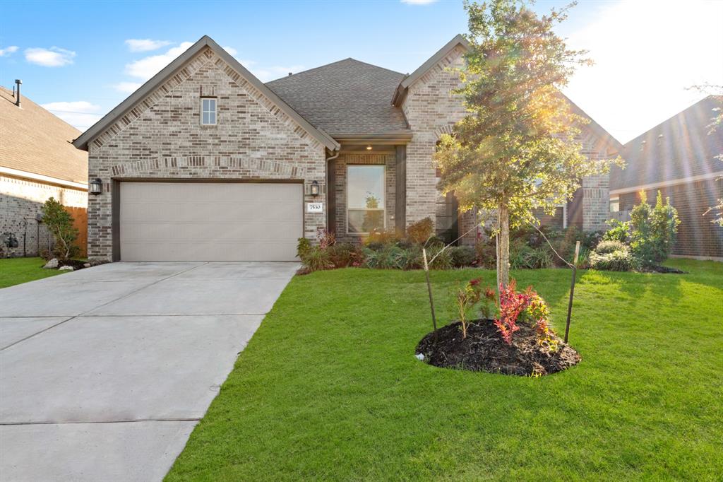 The Seth Brothers Team welcomes you to 7530 Thornberry Springs Lane!