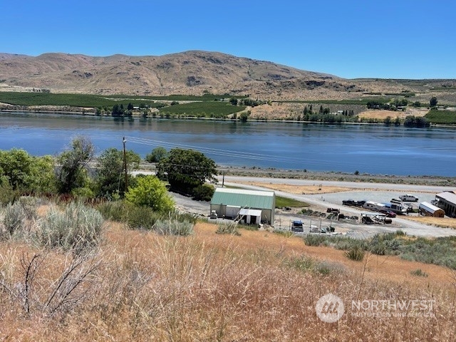 an aerial view of a residential houses and lake view