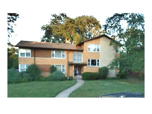 $189,900 | 1361 Balmoral Avenue, Unit 2S | Westchester