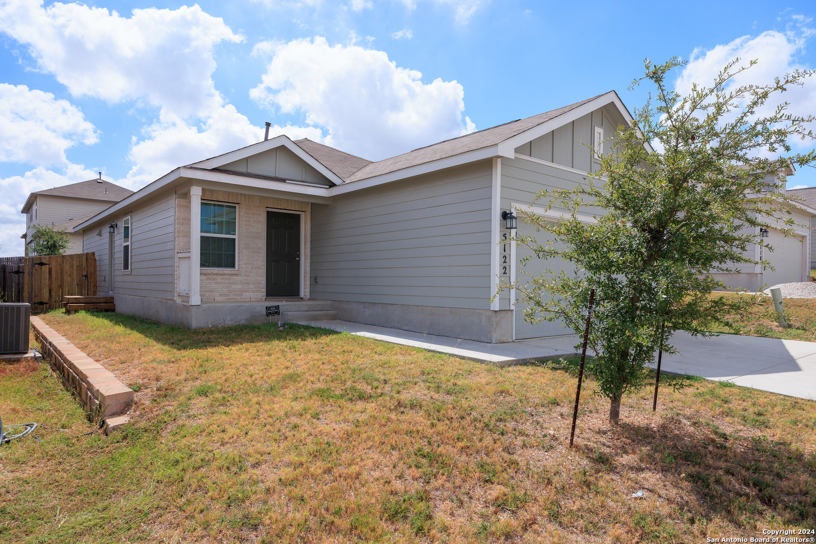 a view of house with backyard and trees