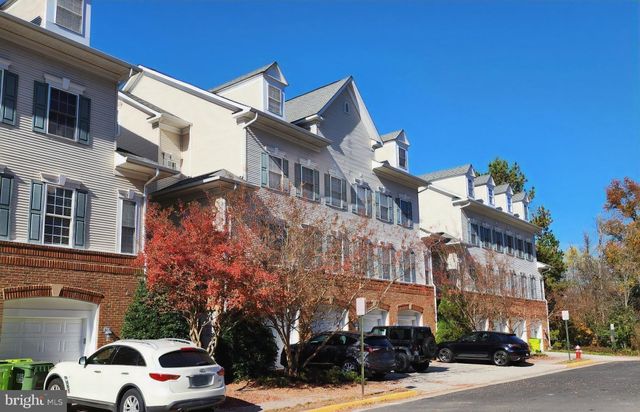 $525,000 | 8980 Harrover Place, Unit 80B | Lorton