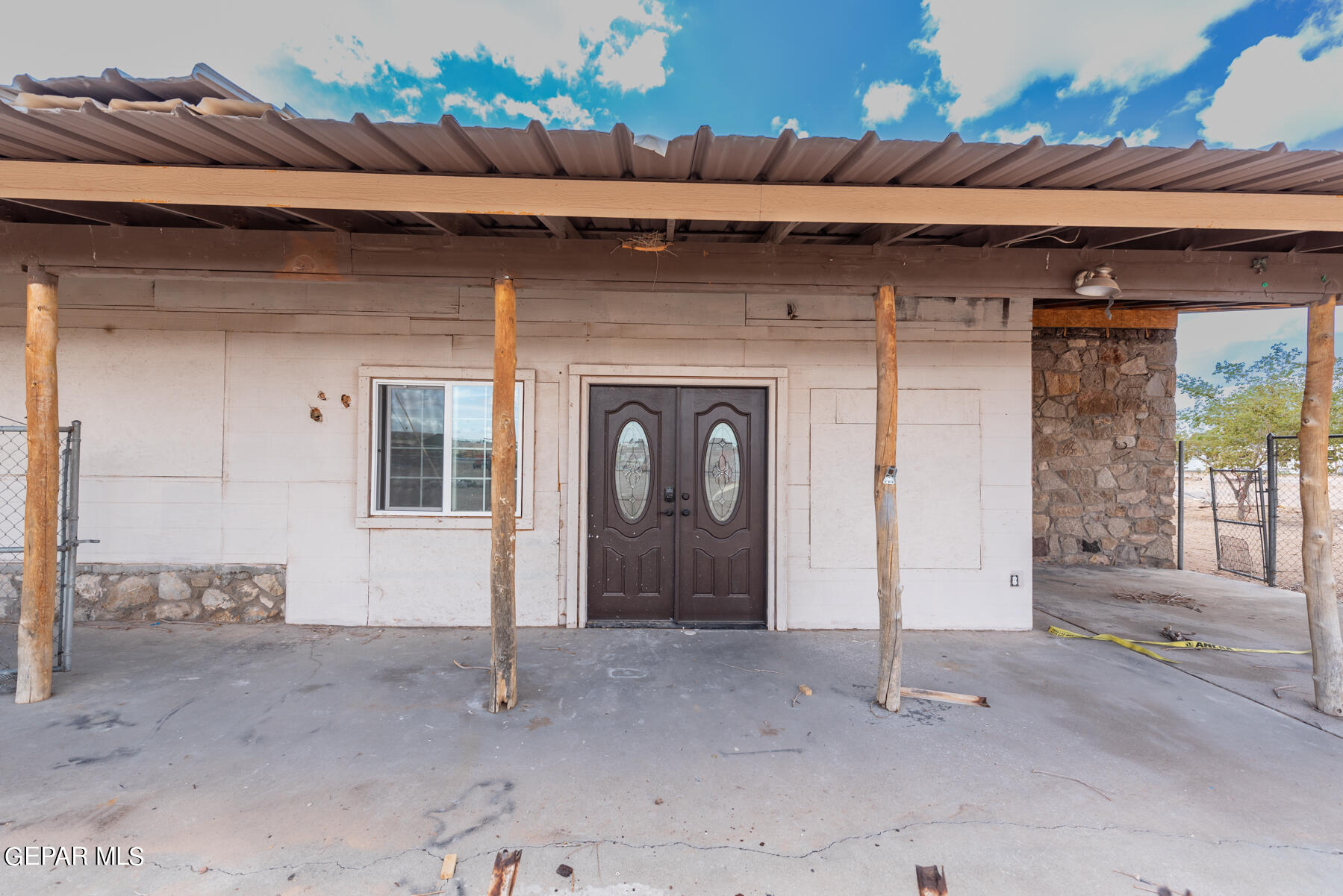 a view of an entrance of the house