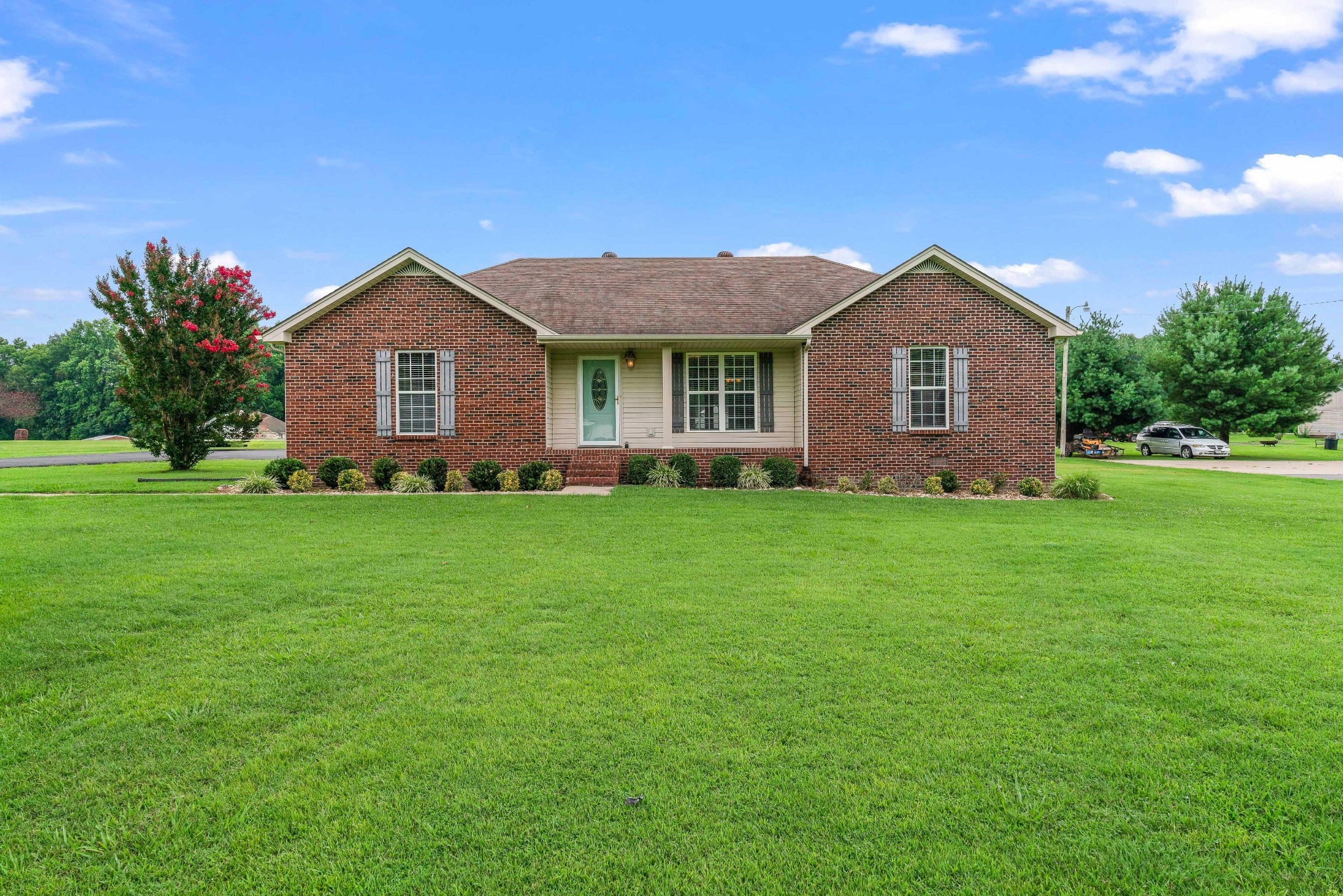 Welcome to 294 Stevens Circle! This charming home is a must see!