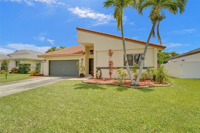 $709,000 | 717 Southeast 3rd Lane | Dania Beach