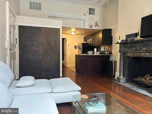 $1,700 | 1212 Spruce Street, Unit 1F | Washington Square West