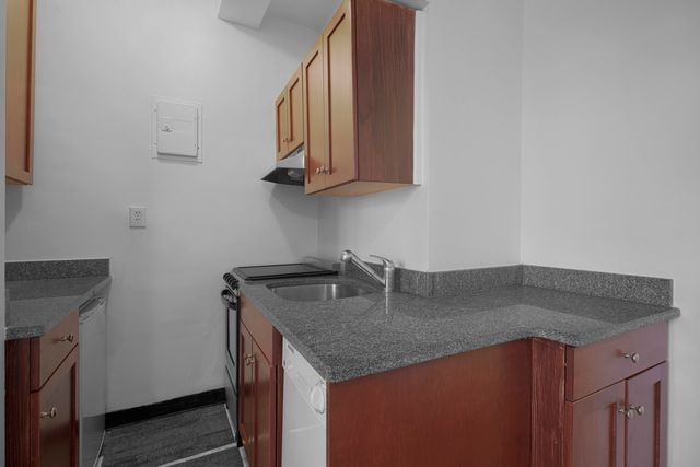 $3,300 | 208 West 23rd Street, Unit 201 | Chelsea